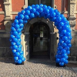 Ballonport opsat foran Børsen i København.